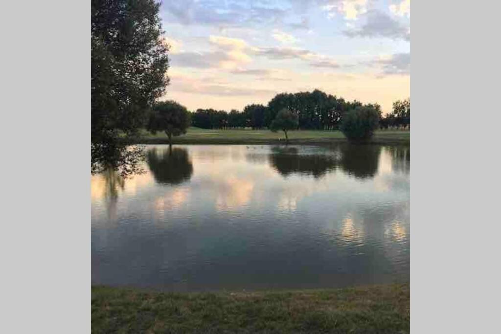 Vila Leon Golf Casakalma Exteriér fotografie